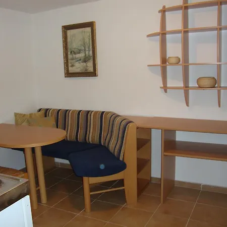 See La Vie - Fur Arbeiter Monteure Und Reisende Auf Zeit Bodensdorf